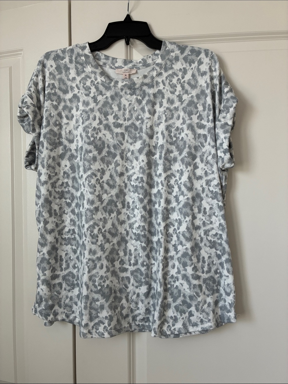 Como Vintage Short-Sleeve Leopard Tee - Gray/White